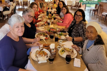 Guia de Turismo Local em Friburgo Paula Macario Recebe Grupo da Agência Lucimara Viagens